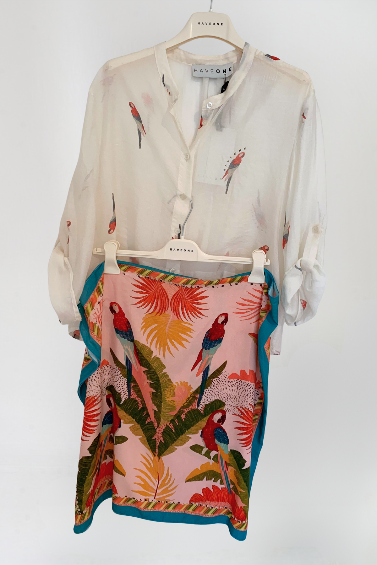 Have One Bluse Papagei transparent, rot